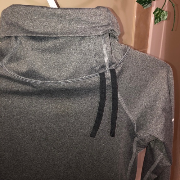 (S) Nike dri-fit running sweater - Picture 2 of 4